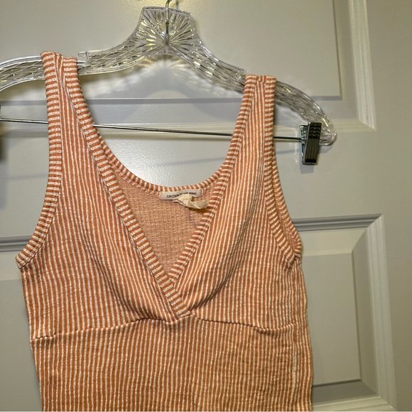 Caution to the Wind Orange Ribbed Knit V Neck Sleeveless Crop Top size L - Picture 7 of 8